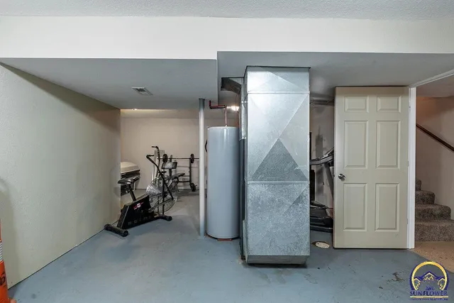 $295,000 | 21015 North Sail-A-Way Drive, Overbrook, KS 66524