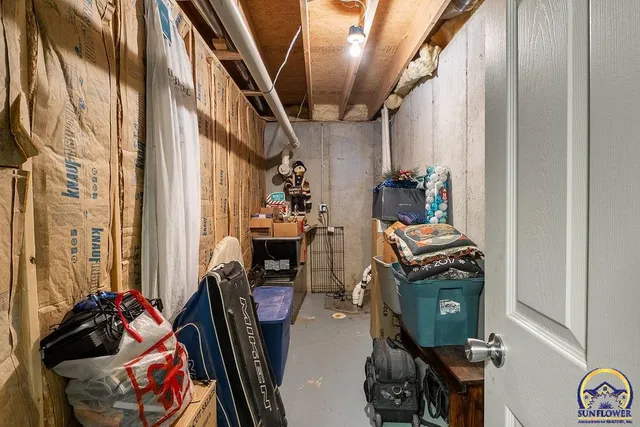 $295,000 | 21015 North Sail-A-Way Drive, Overbrook, KS 66524