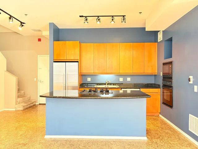 $599,900 | 130 South Canal Street, Unit 9M, Chicago, IL 60606