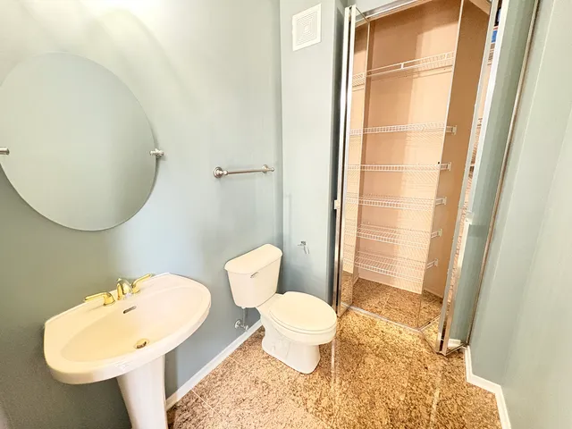 $599,900 | 130 South Canal Street, Unit 9M, Chicago, IL 60606