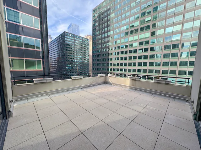 $599,900 | 130 South Canal Street, Unit 9M, Chicago, IL 60606