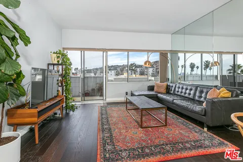 $3,400 | 7135 Hollywood Boulevard, Unit 603, Los Angeles, CA 90046