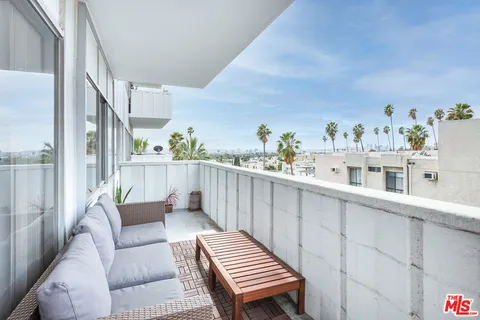 $3,400 | 7135 Hollywood Boulevard, Unit 603, Los Angeles, CA 90046