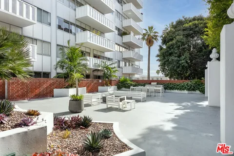 $3,400 | 7135 Hollywood Boulevard, Unit 603, Los Angeles, CA 90046