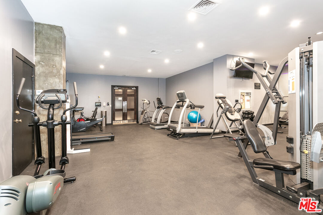 7135 Hollywood Boulevard, Unit 603 Los Angeles, CA 90046 - Photo 21 of 26