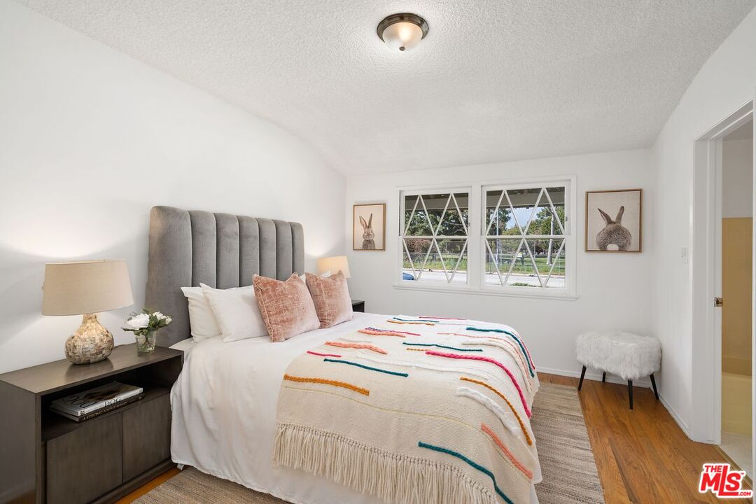 1012 Rose Avenue Venice, CA 90291 - Photo 15 of 27 a bedroom with a bed and a window