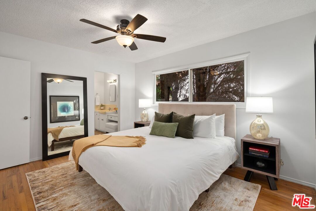 1012 Rose Avenue Venice, CA 90291 - Photo 19 of 27 a bedroom with bed and a night stand