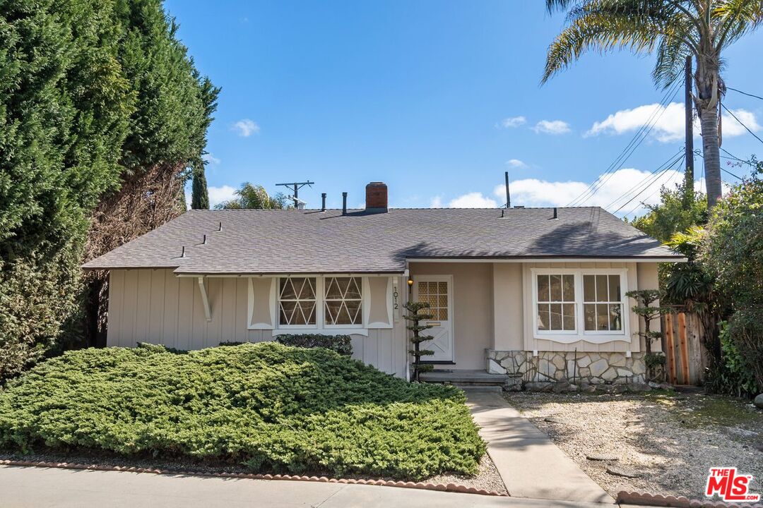 1012 Rose Avenue Venice, CA 90291 - Photo 2 of 27 front view of a house with a yard