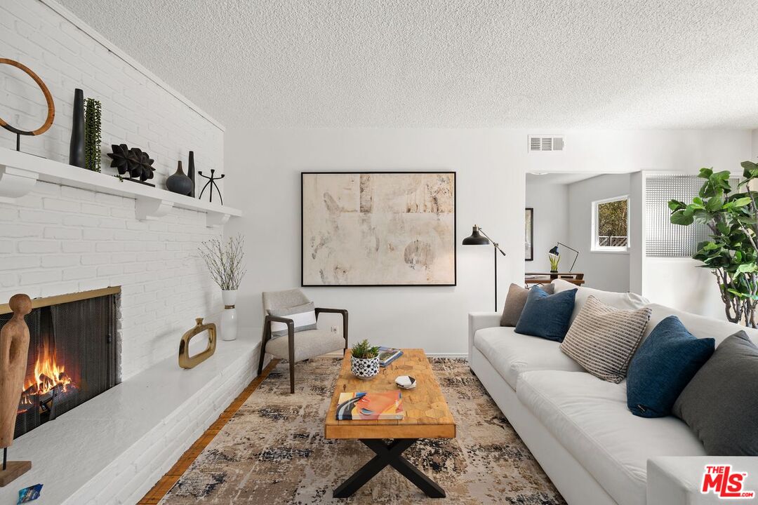 1012 Rose Avenue Venice, CA 90291 - Photo 6 of 27 a living room with furniture and wooden floor