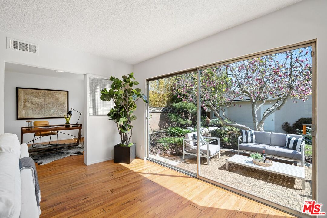 1012 Rose Avenue Venice, CA 90291 - Photo 7 of 27 a living room with furniture and a large window