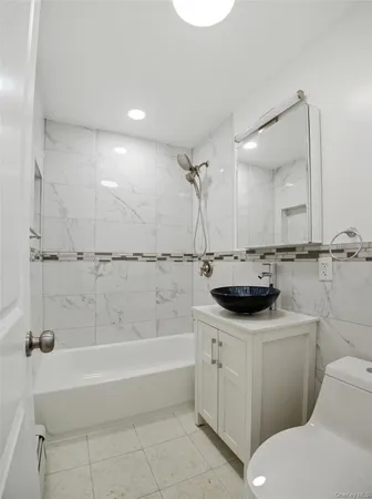 $3,100 | 2857 Lawton Avenue | Throgs Neck