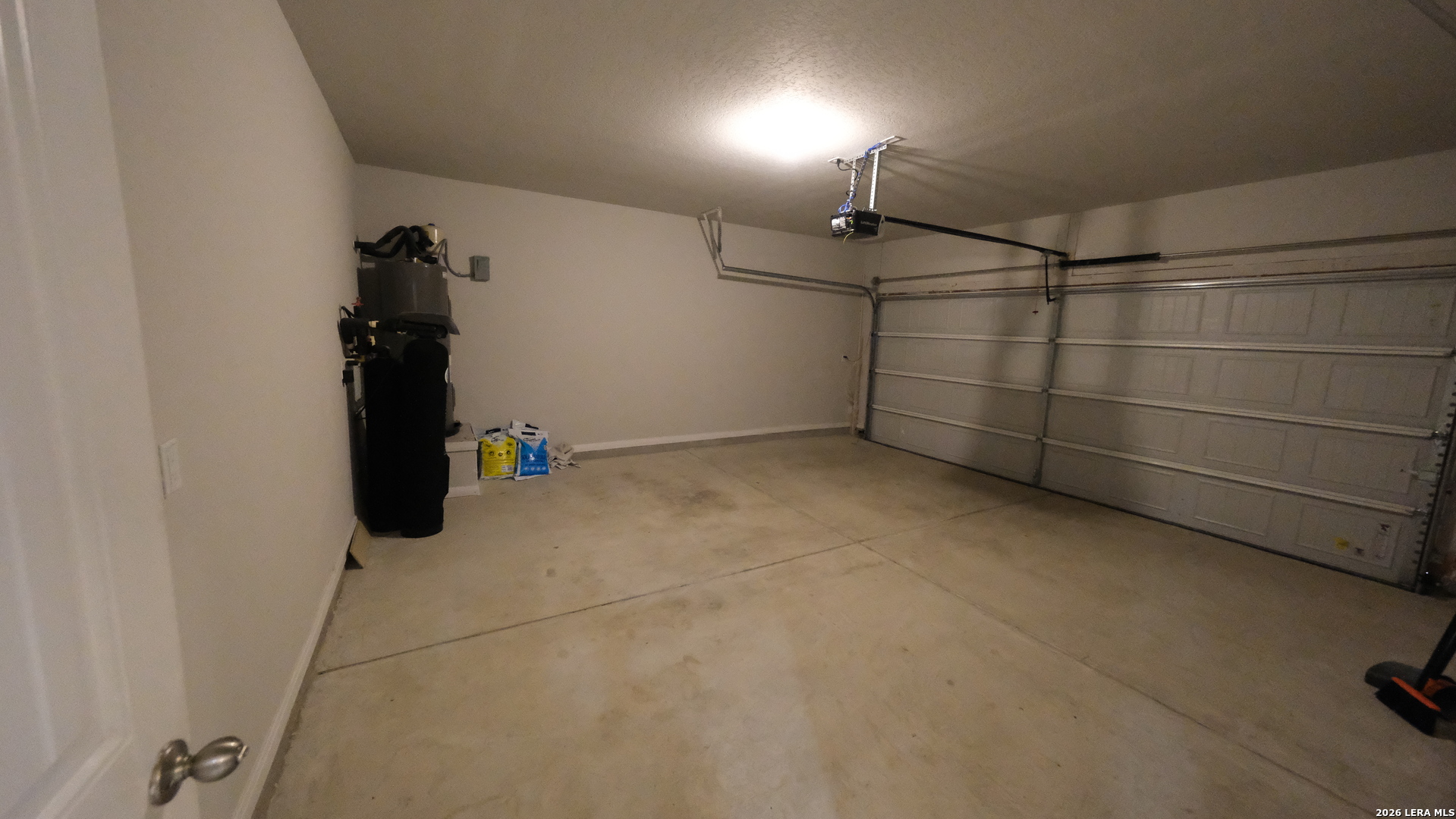 10335 Midsummer Converse, TX 78109 - Photo 13 of 24 a view of a room with an empty space