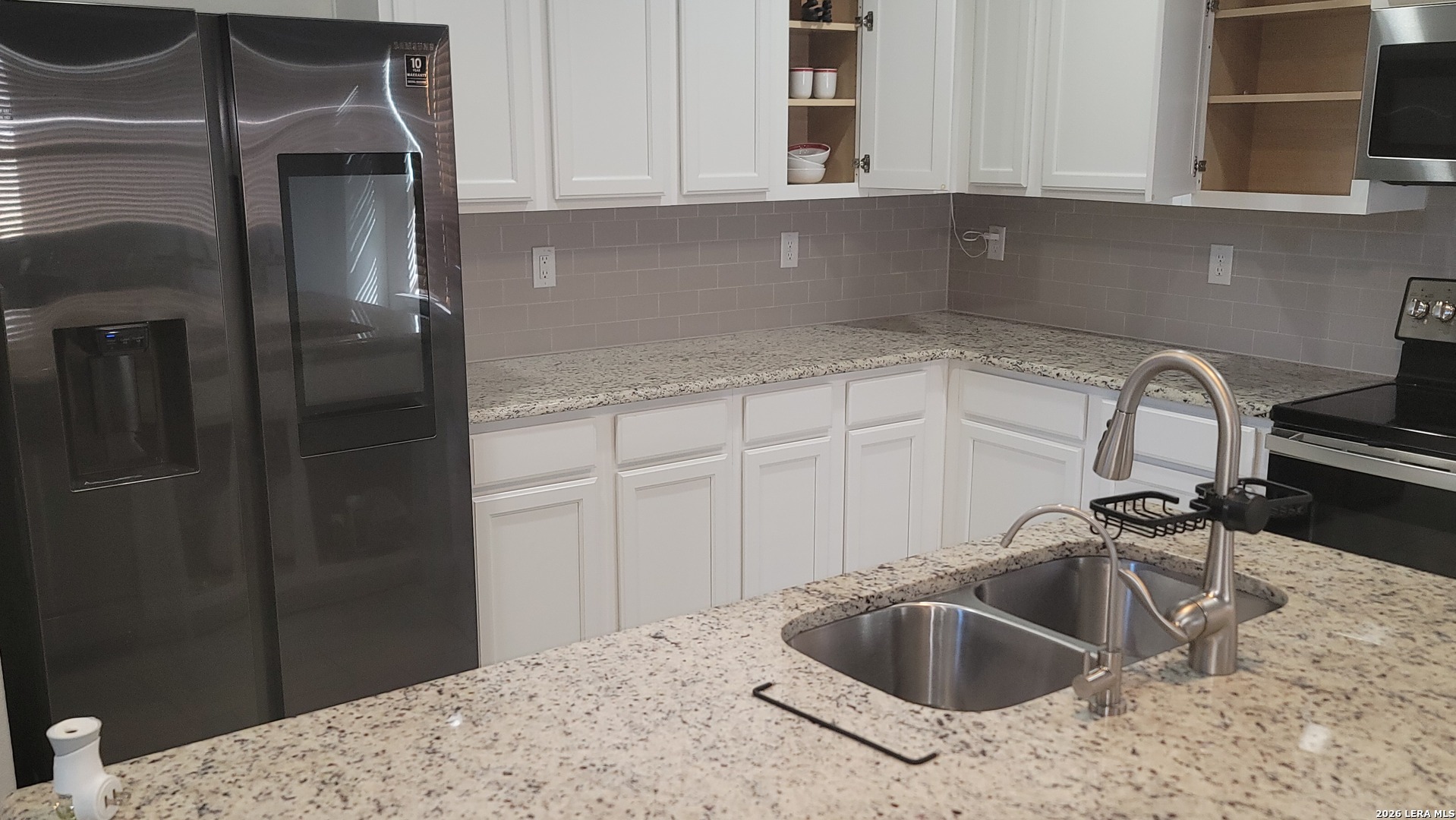 10335 Midsummer Converse, TX 78109 - Photo 13 of 15