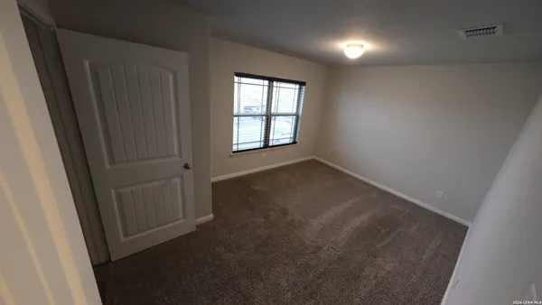 $2,100 | 10335 Midsummer, Converse, TX 78109