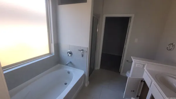 $2,100 | 10335 Midsummer, Converse, TX 78109