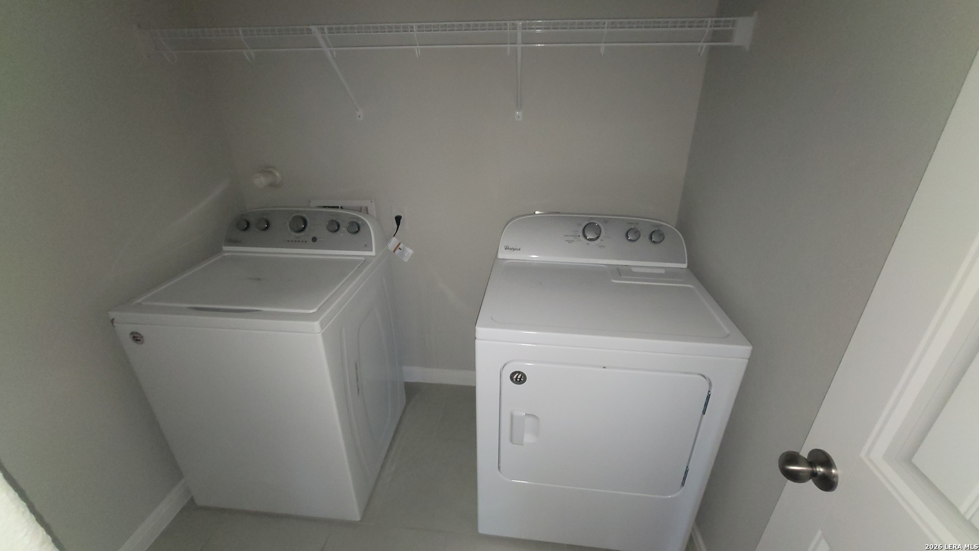 10335 Midsummer Converse, TX 78109 - Photo 3 of 24 a utility room with dryer and washer