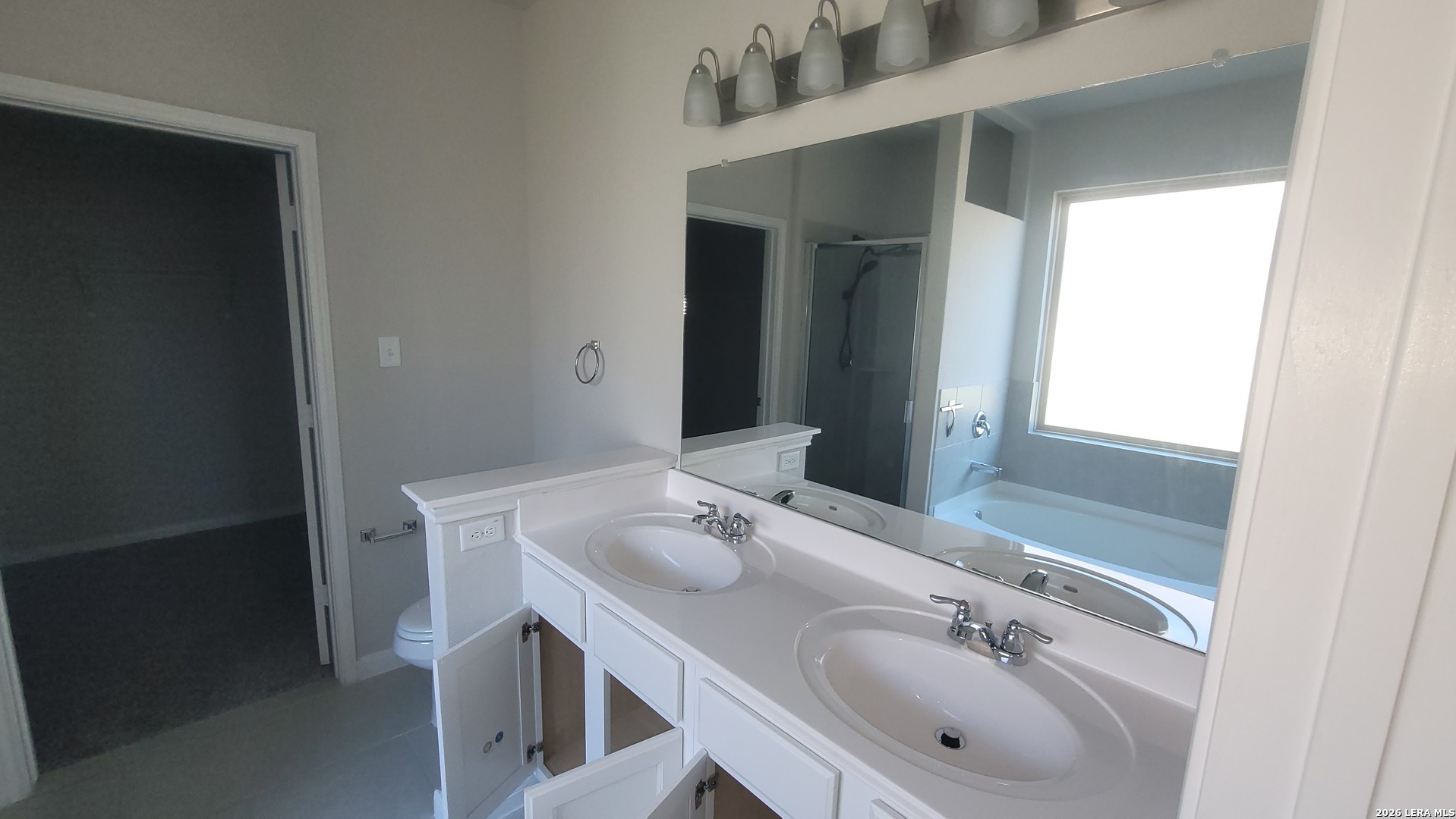 10335 Midsummer Converse, TX 78109 - Photo 6 of 15