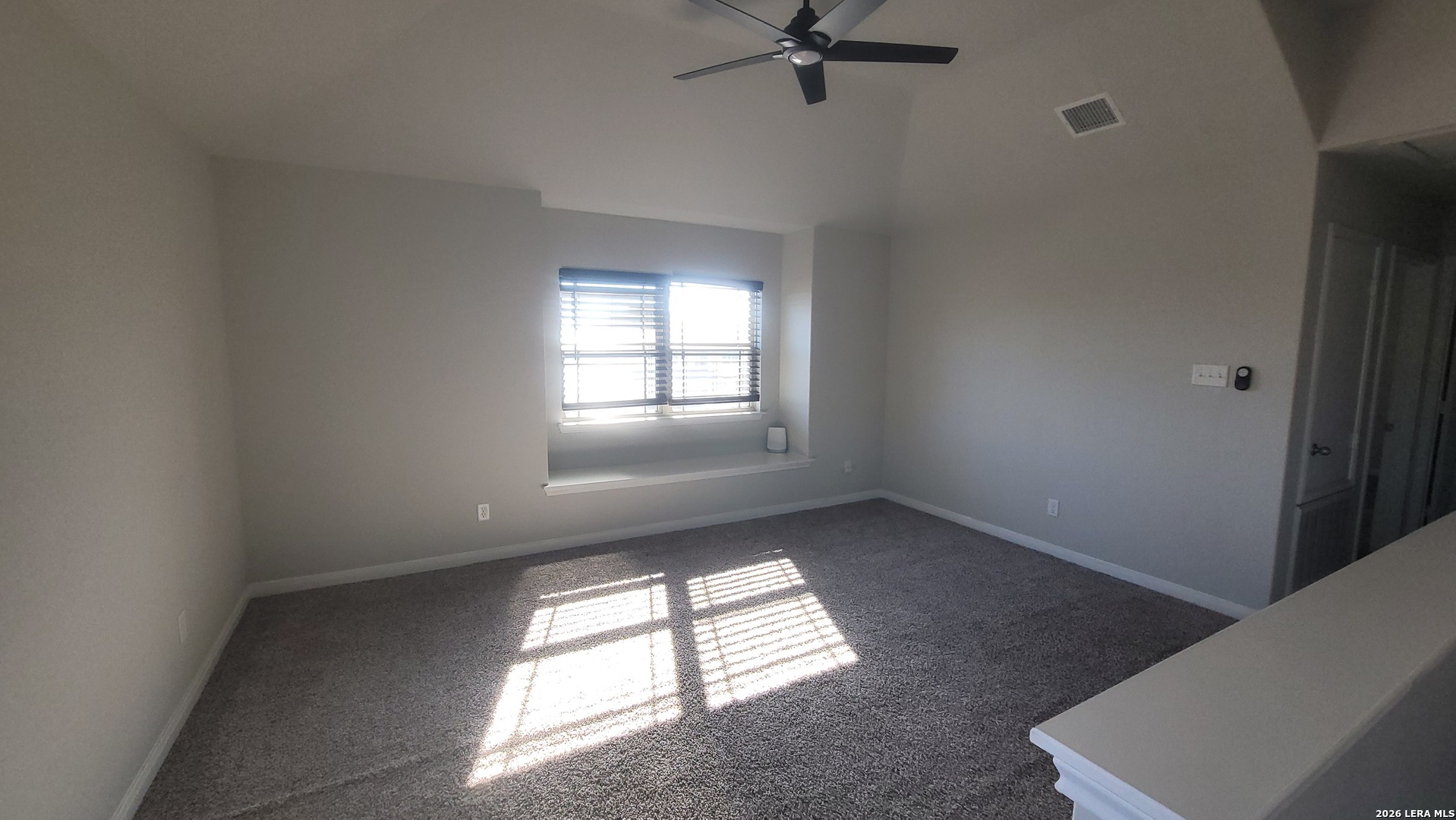 10335 Midsummer Converse, TX 78109 - Photo 10 of 15