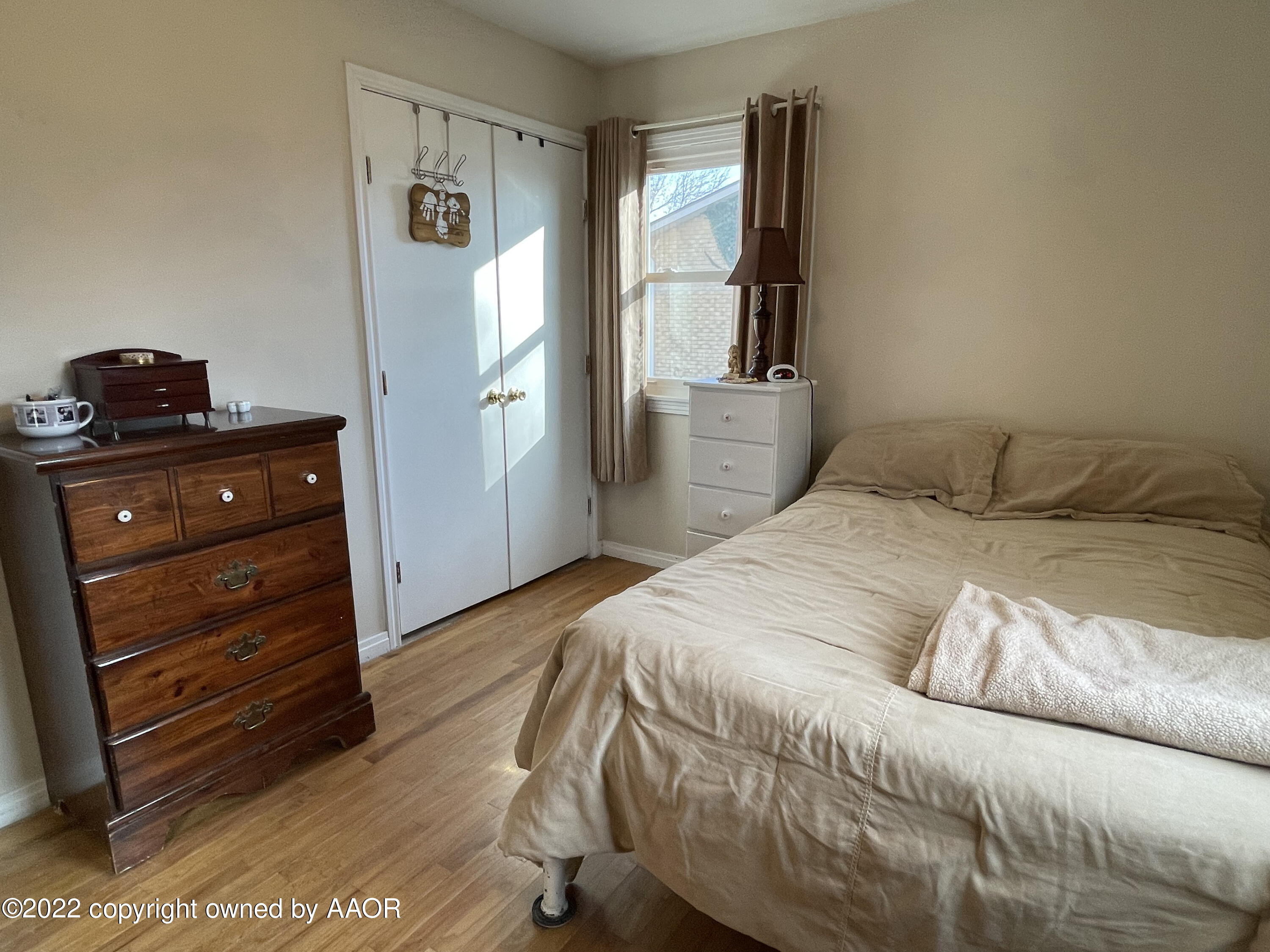 810 Ave Q Sunray, TX 79086 - Photo 12 of 29 a bedroom with a bed and a mirror on dresser