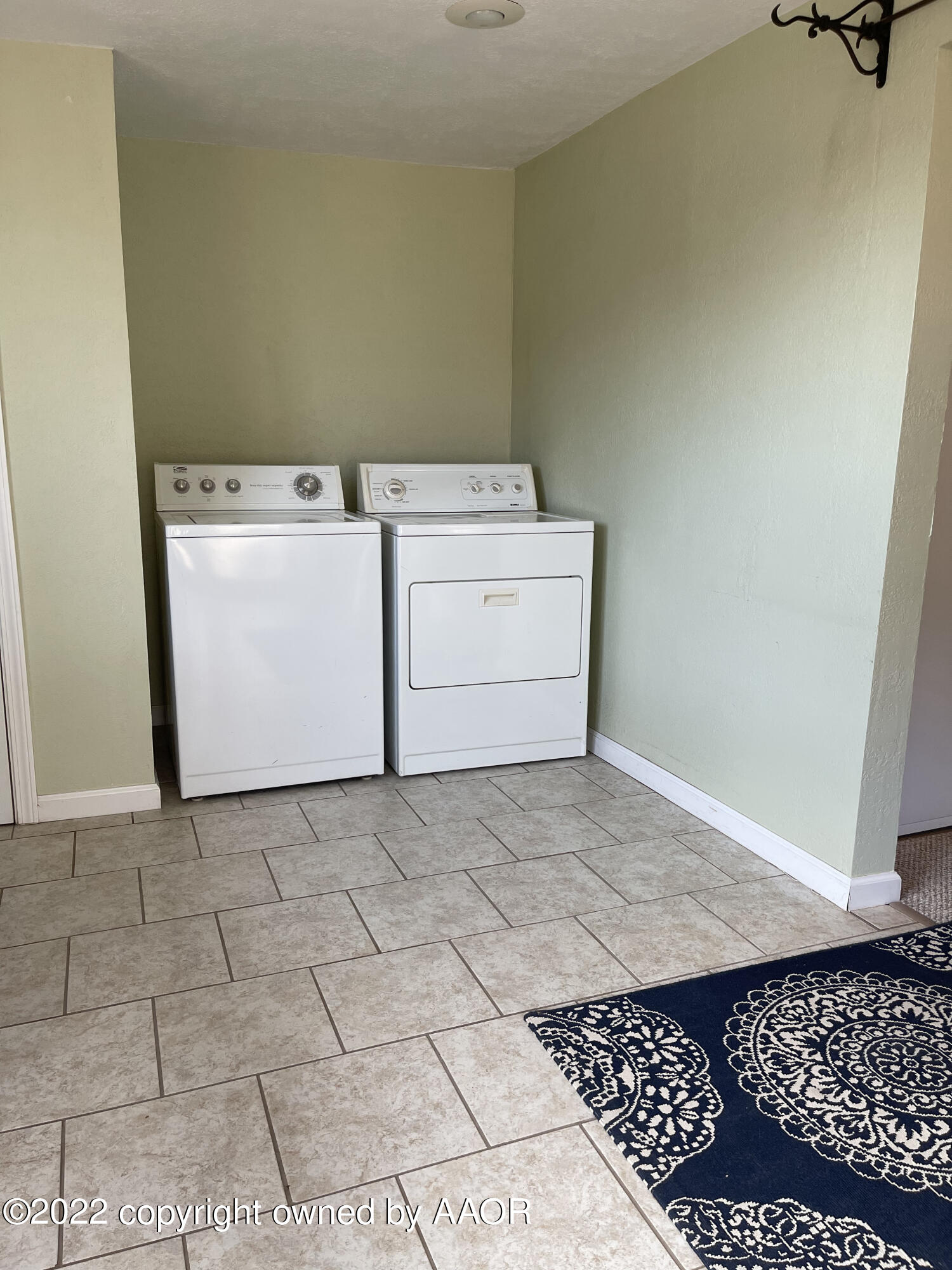 810 Ave Q Sunray, TX 79086 - Photo 25 of 29 a utility room with dryer and washer