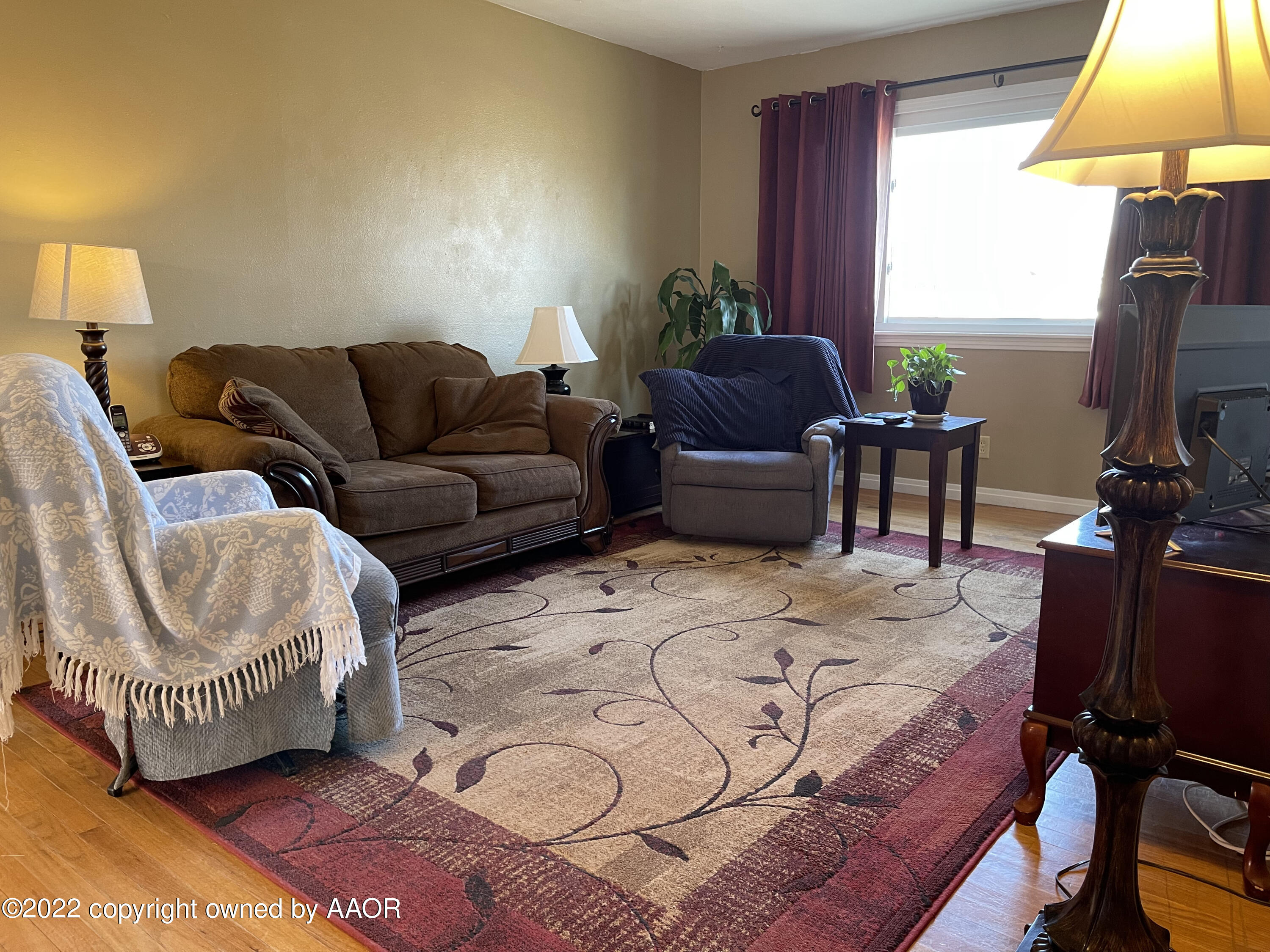 810 Ave Q Sunray, TX 79086 - Photo 4 of 29 a living room with furniture a lamp a rug and a window