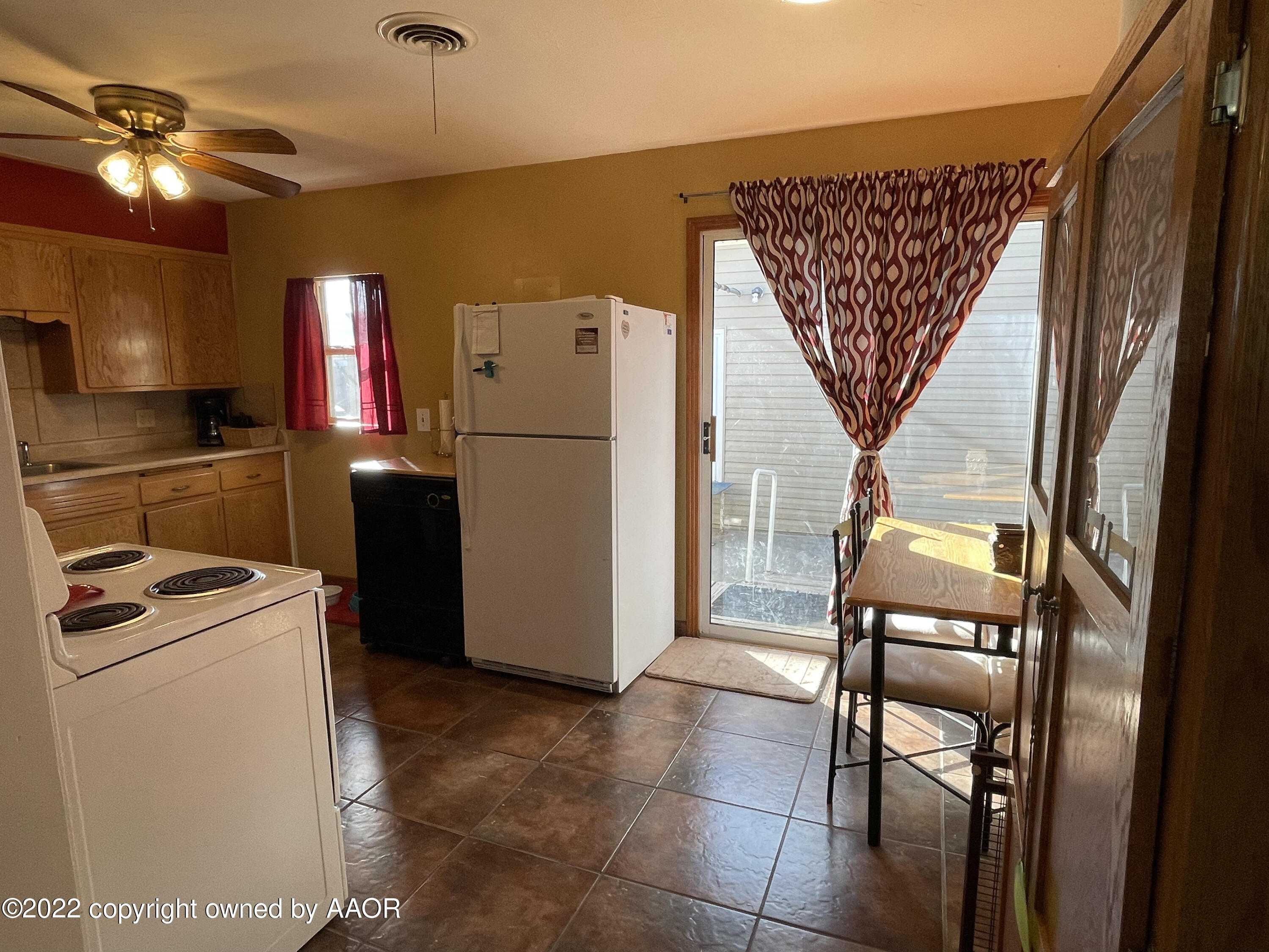 810 Ave Q Sunray, TX 79086 - Photo 5 of 29 a room with storage and utility