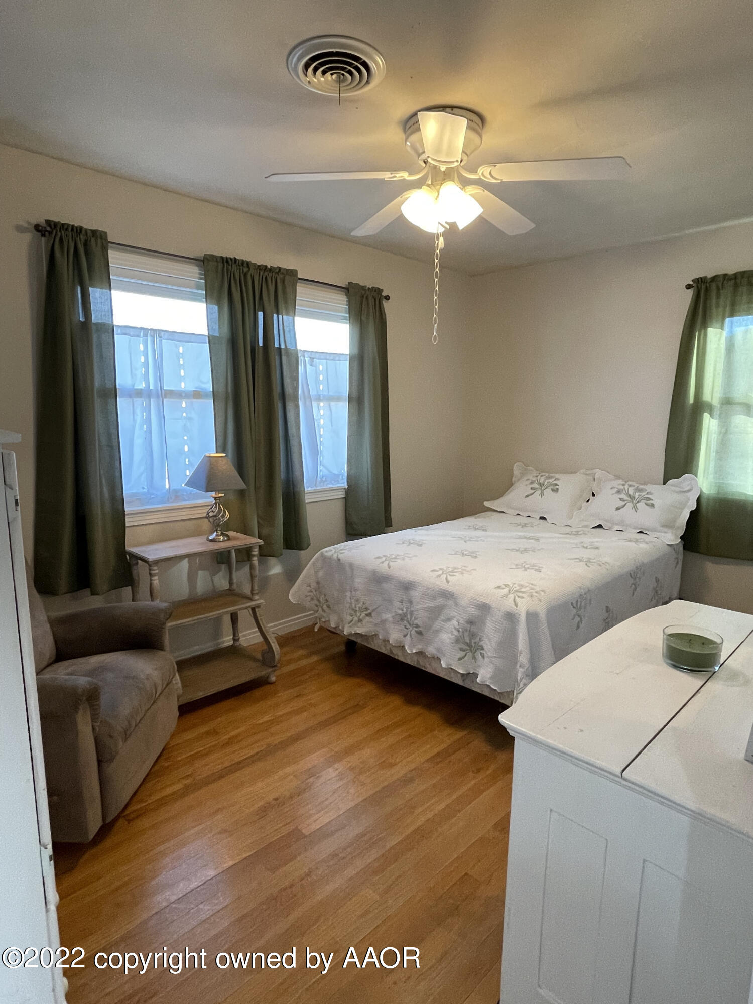 810 Ave Q Sunray, TX 79086 - Photo 8 of 29 a bedroom with two beds and a large mirror next to a window