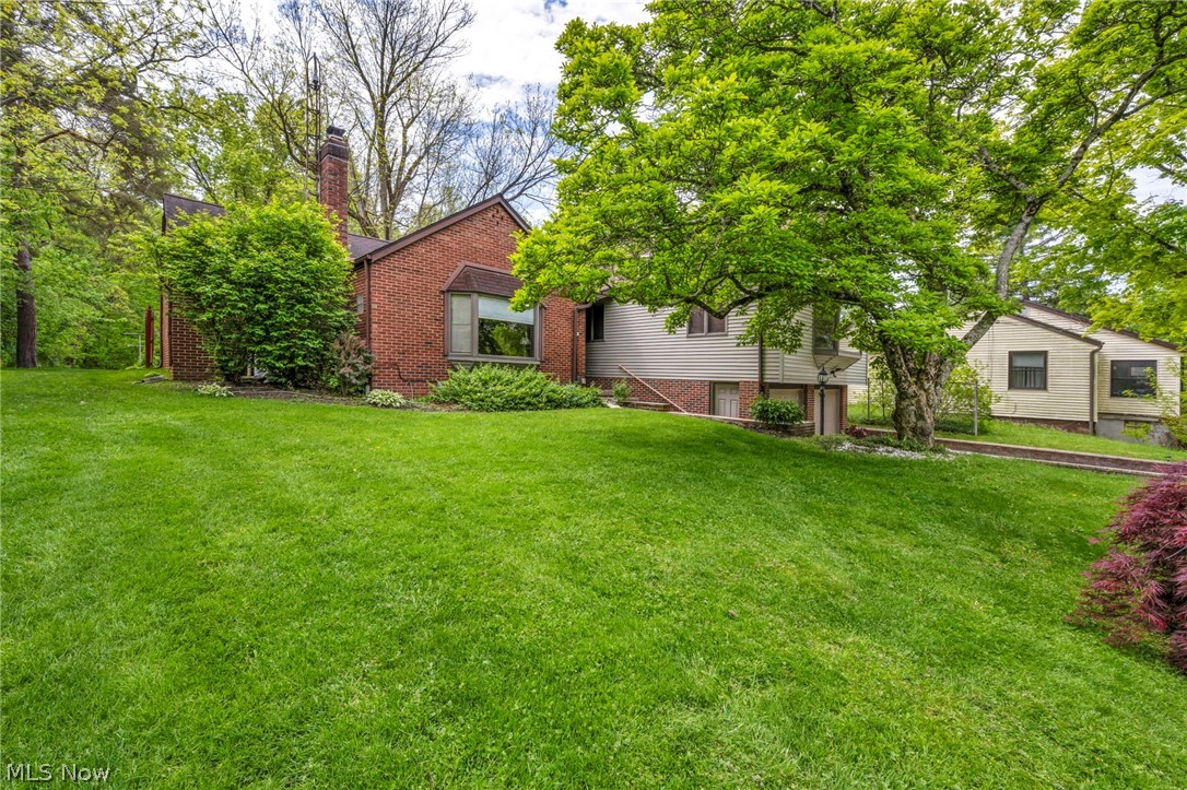 11259 Robson Road Grafton, OH 44044 - Photo 5 of 48