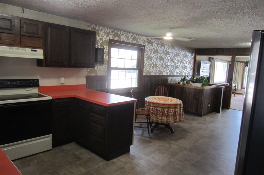 274 Killdeer Road Webster, MA 01570 - Photo 12 of 32 Gallery Image 12