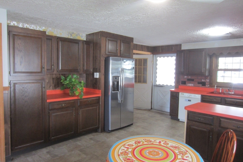 274 Killdeer Road Webster, MA 01570 - Photo 13 of 32 Gallery Image 13