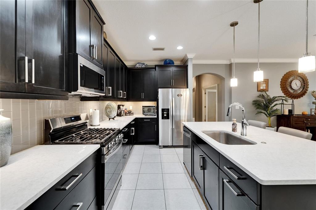 6127 Colmar Place Apollo Beach, FL 33572 - Photo 3 of 72