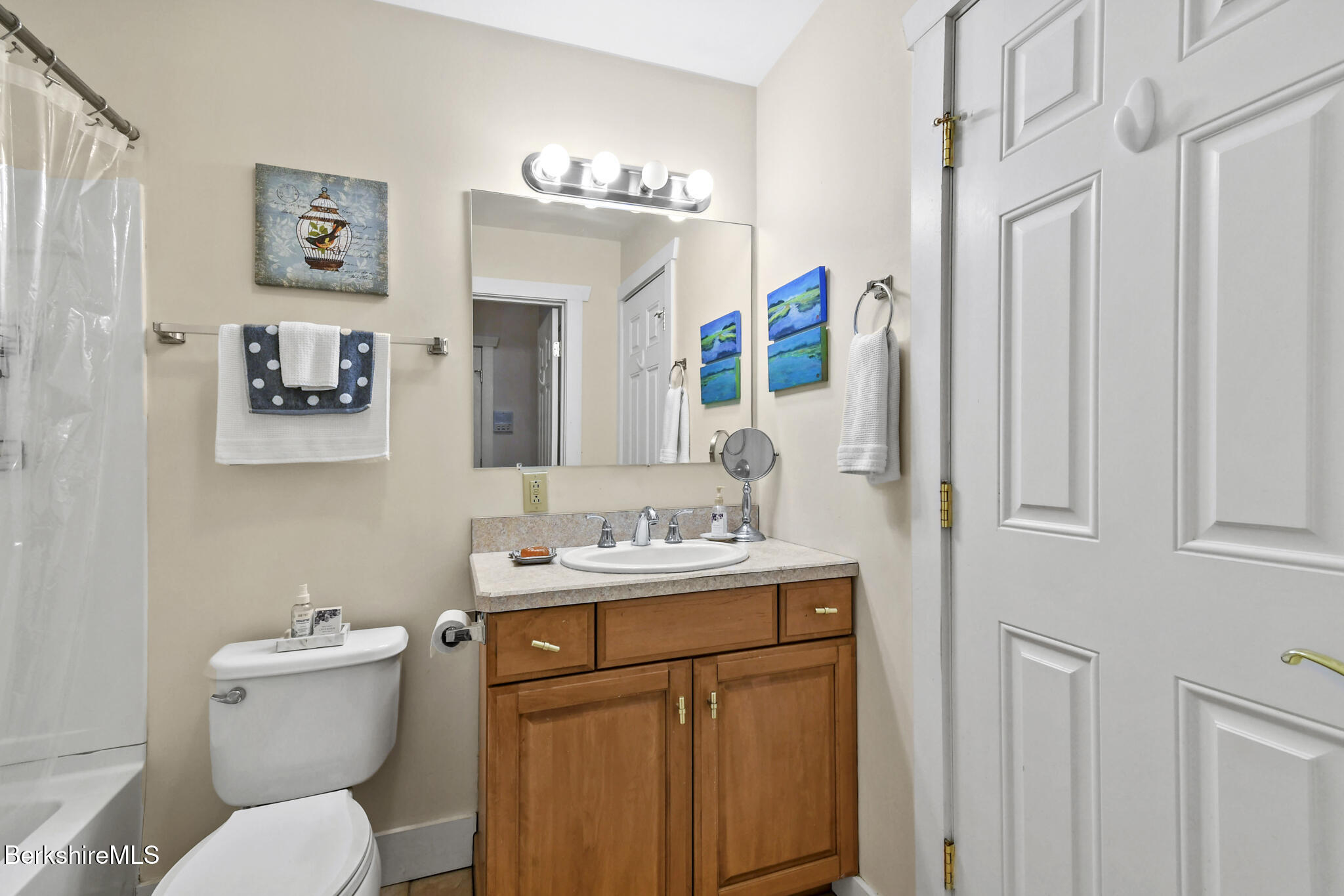 Undisclosed Address Lenox, MA 01240 - Photo 19 of 25 34 Church St U2A Lenox MA 01240-done-009