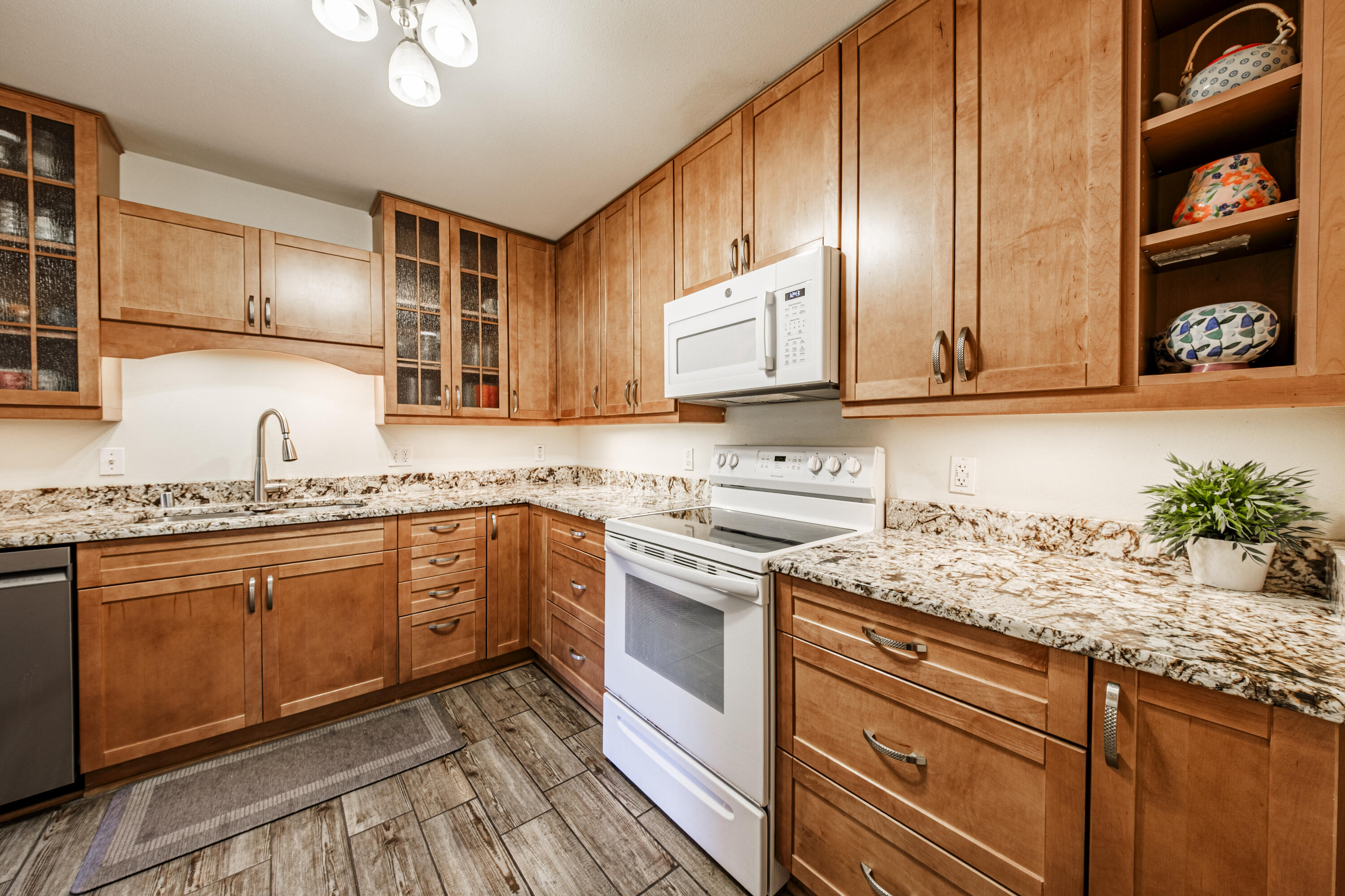 15035 Pomona Road Brookfield, WI 53005 - Photo 2 of 53 Kitchen