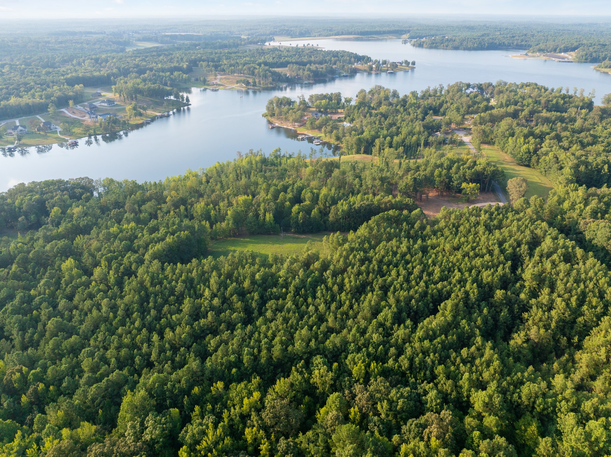 890 Kyle Road Huntingdon, TN 38344 - Photo 25 of 29 a view of a lake with a city