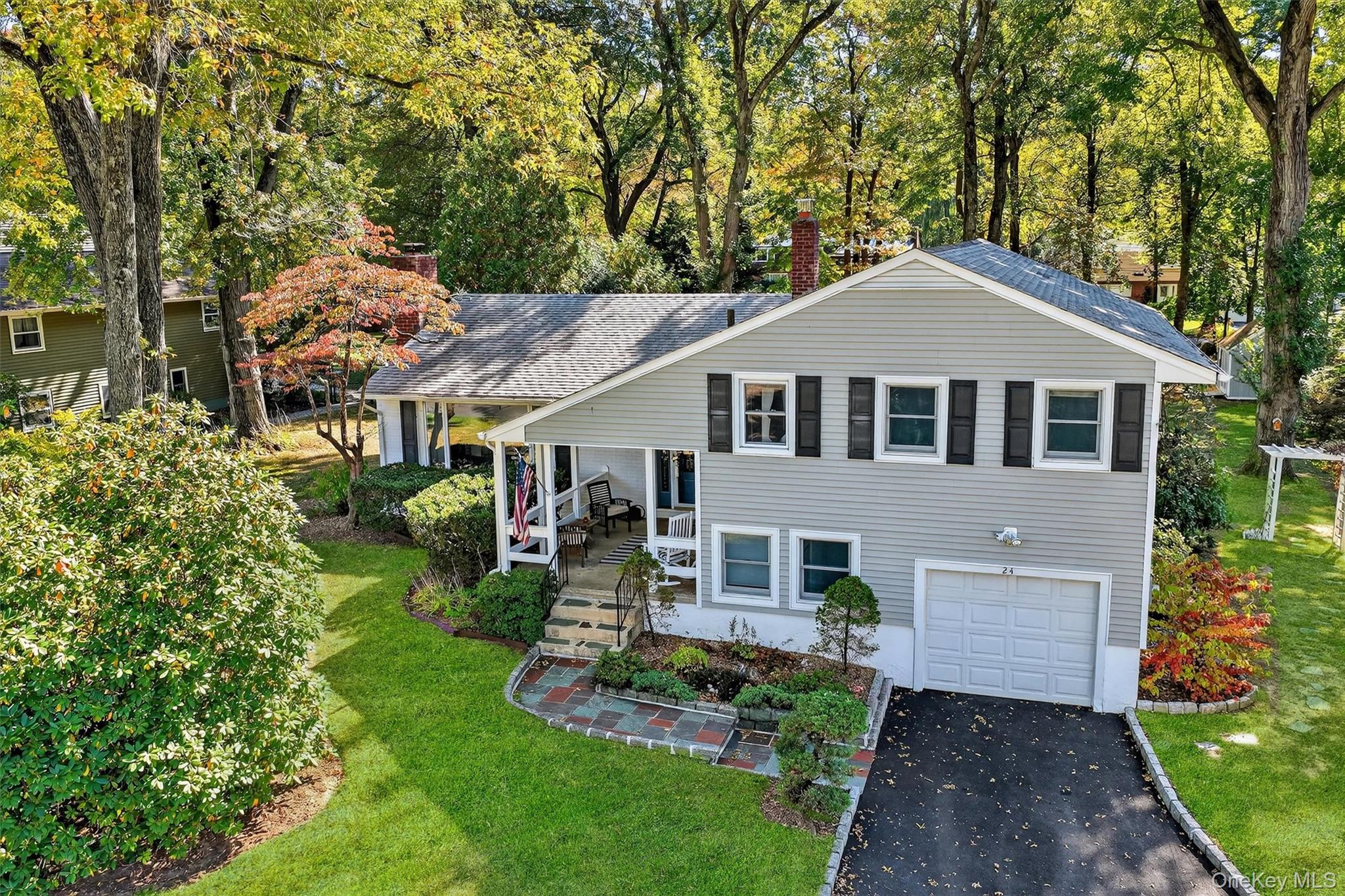 24 Whitewood Road White Plains, NY 10603 - Photo 2 of 49