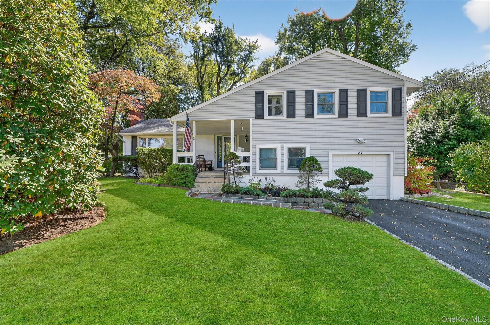 24 Whitewood Road White Plains, NY 10603 - Photo 4 of 49