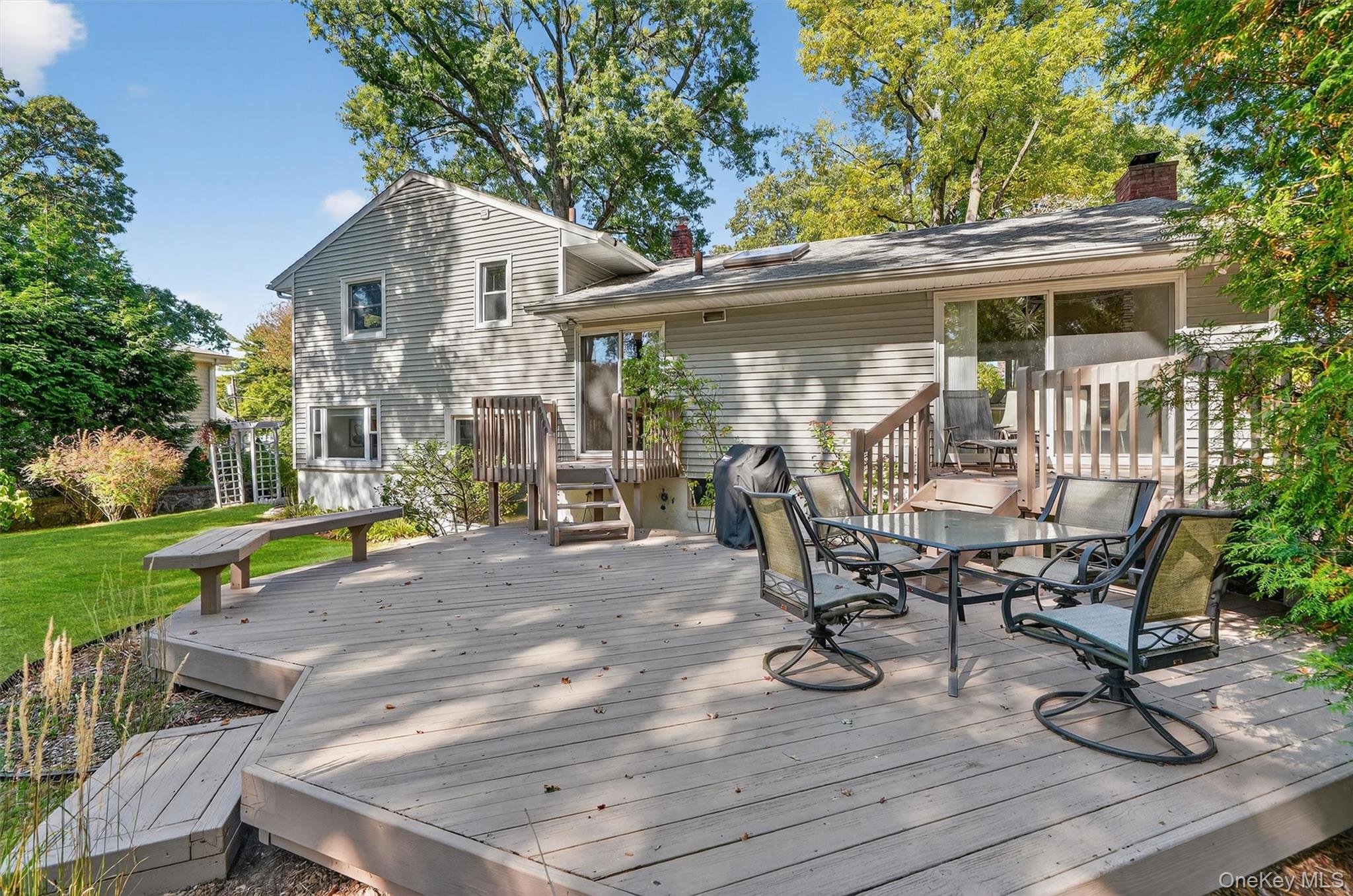 24 Whitewood Road White Plains, NY 10603 - Photo 8 of 49