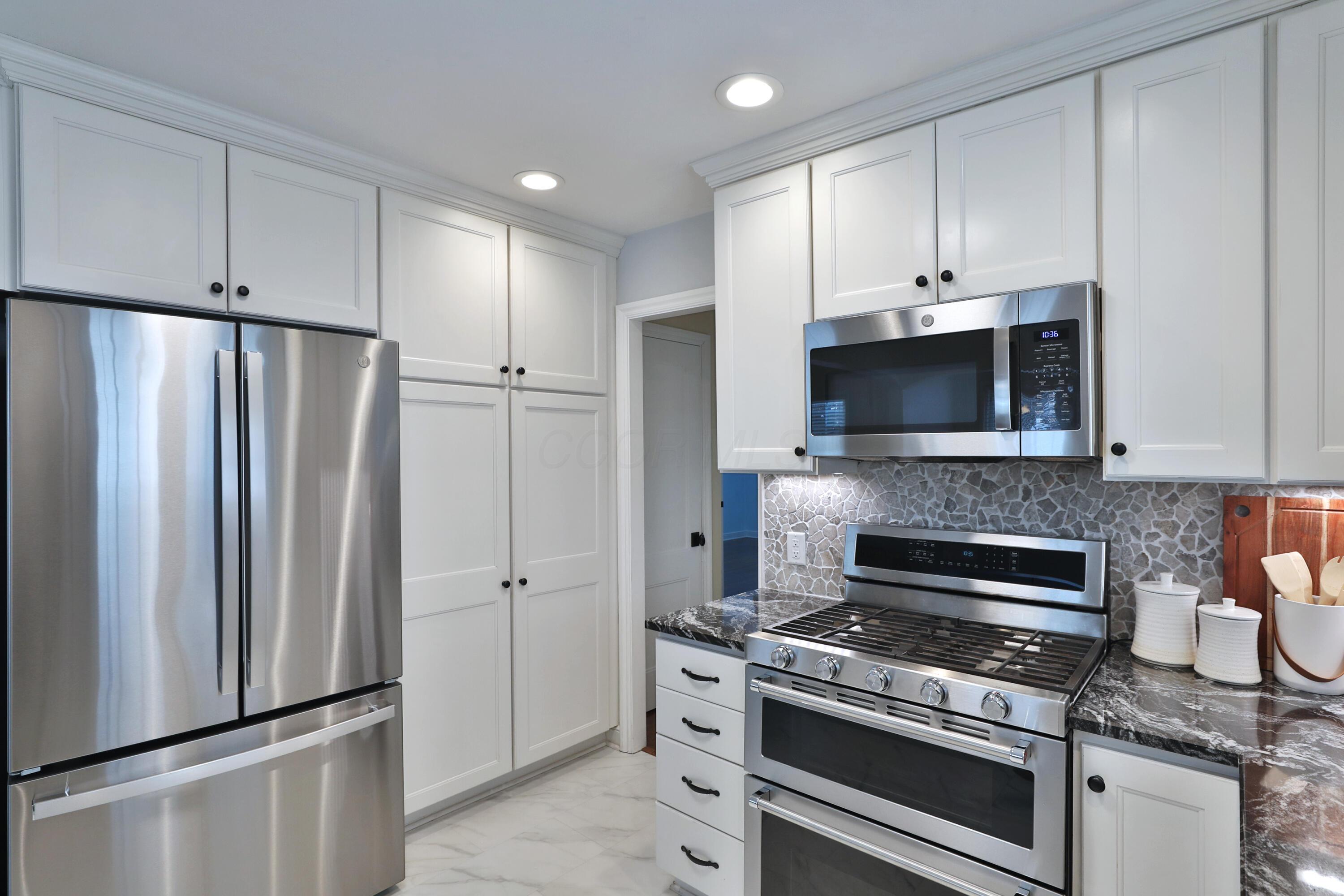 398 Fallis Road Columbus, OH 43214 - Photo 18 of 59 Kitchen