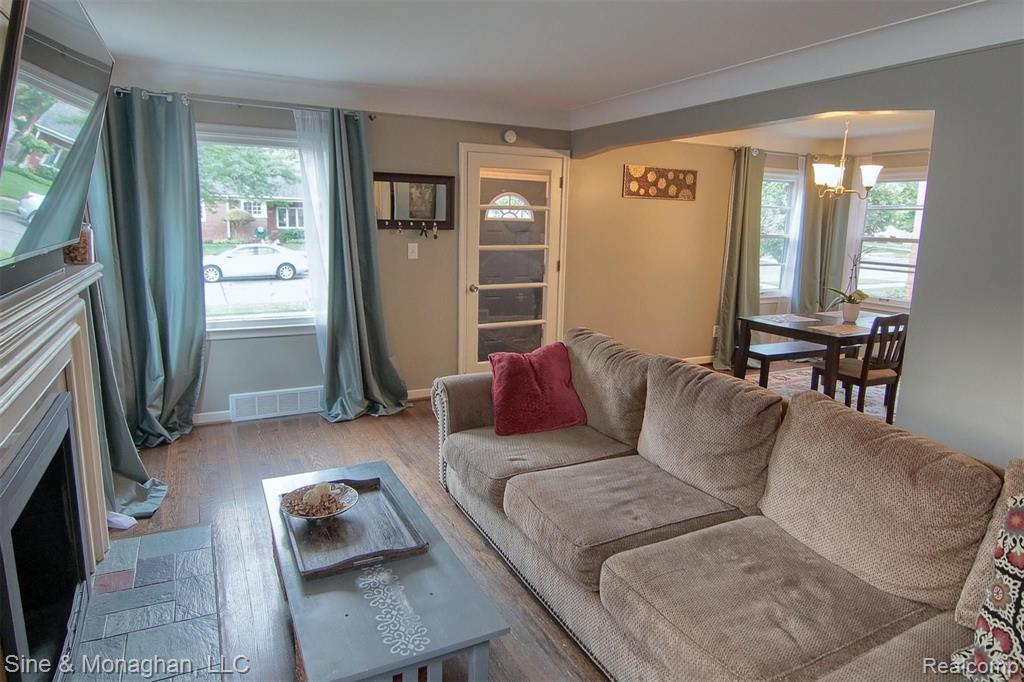 1226 Hampton Road Grosse Pointe Woods, MI 48236 - Photo 6 of 26
