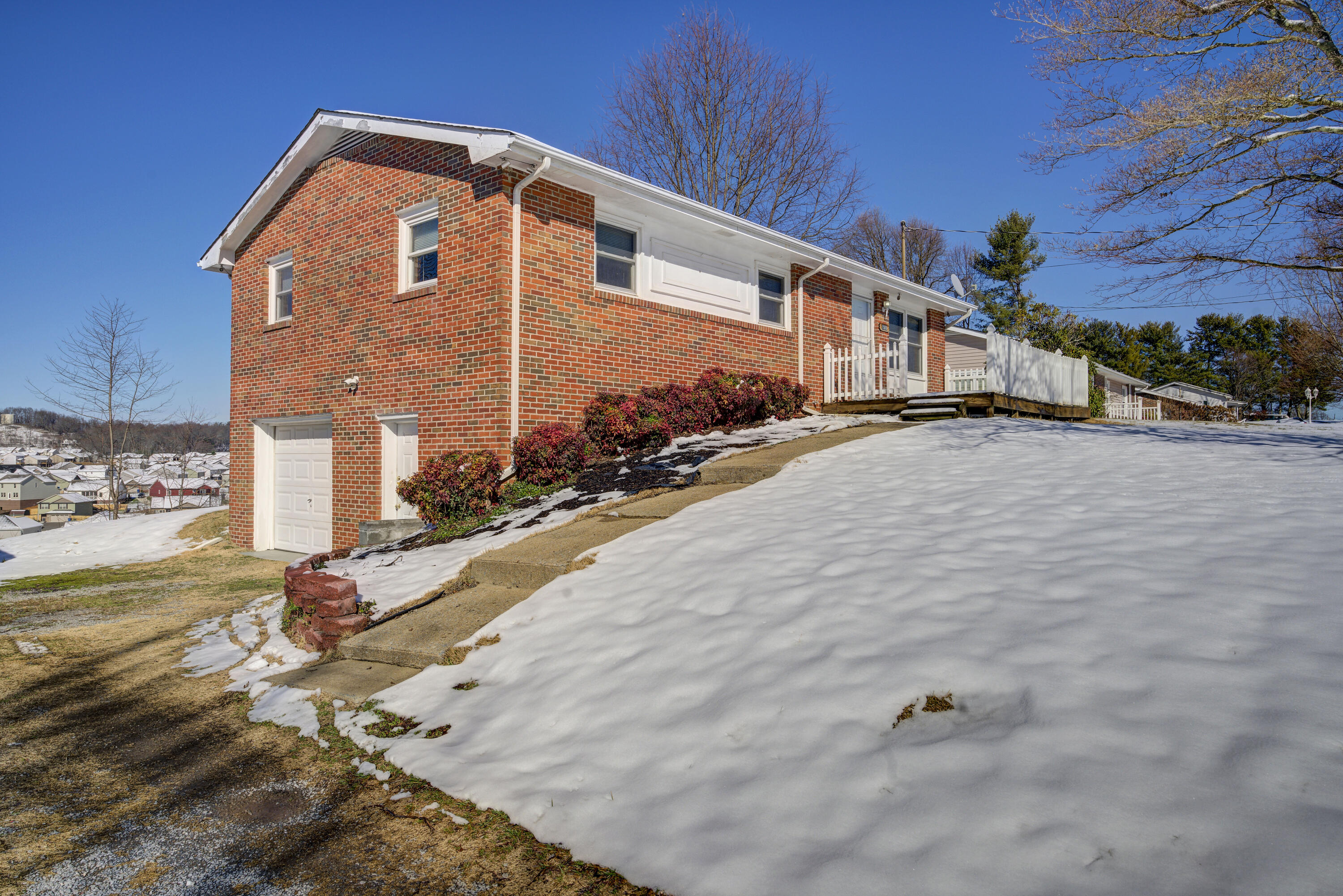 1500 Ben Gamble Road Jonesborough, TN 37659 - Photo 2 of 40 FRONT/GARAGE