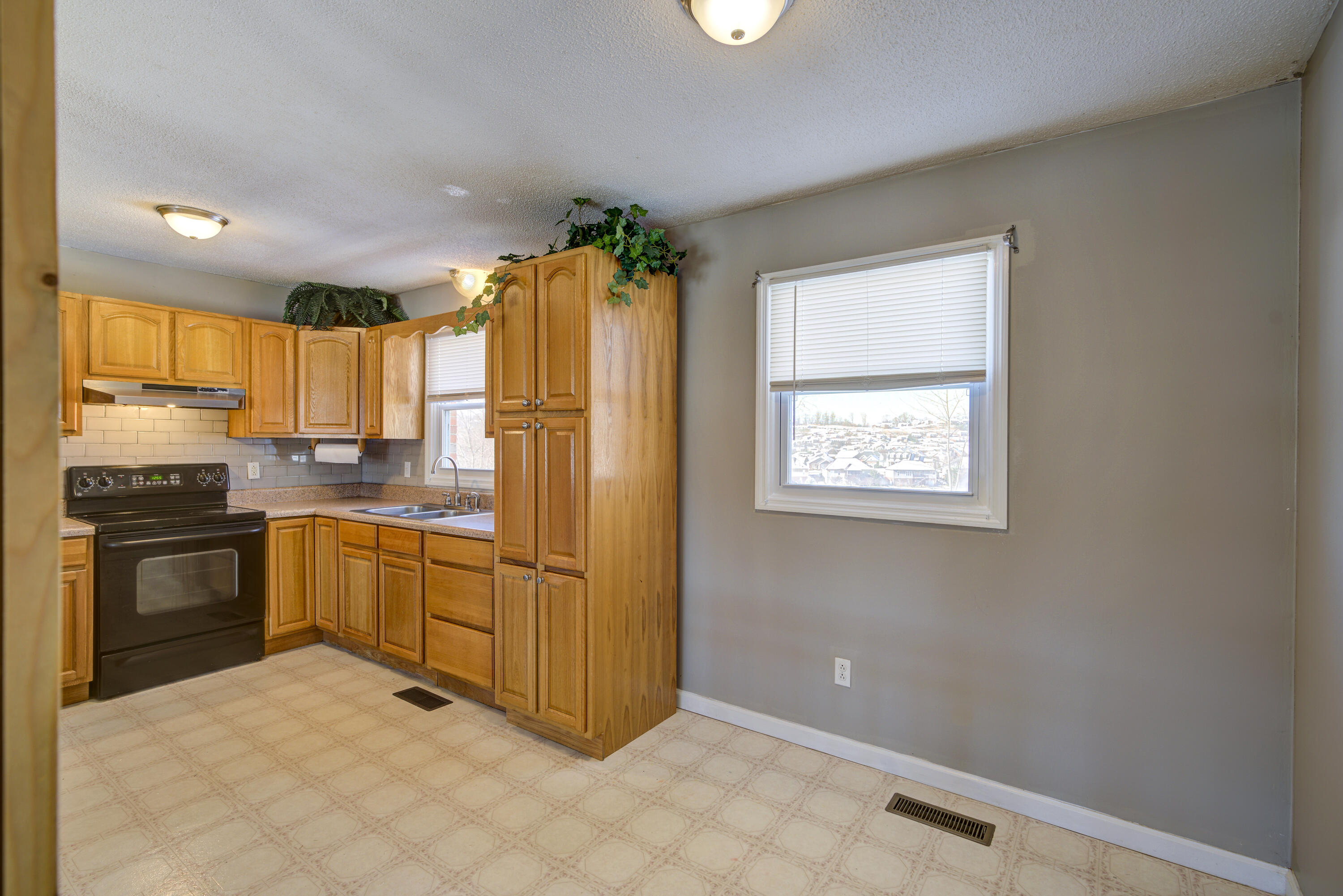 1500 Ben Gamble Road Jonesborough, TN 37659 - Photo 20 of 40 KITCHEN