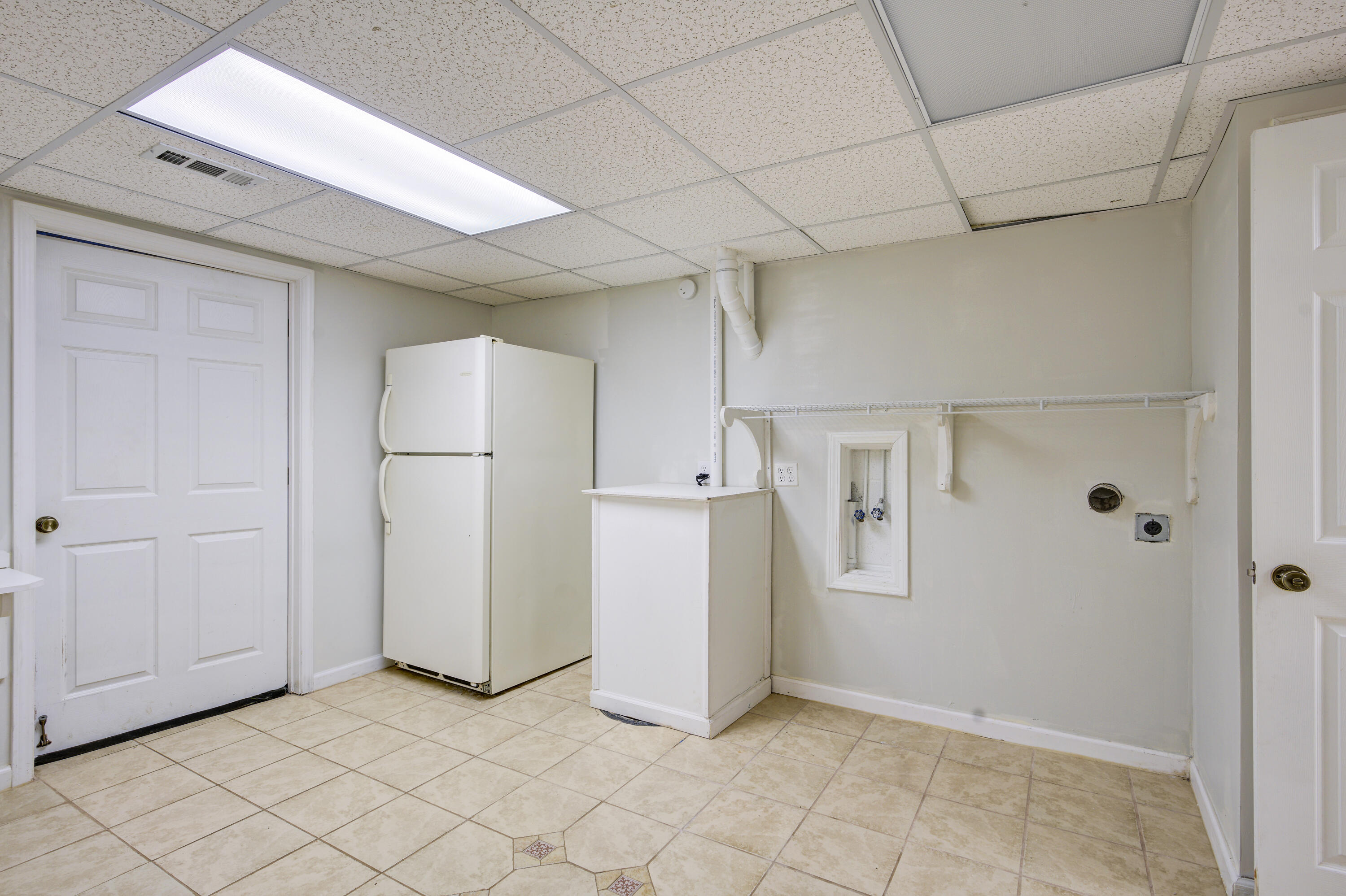 1500 Ben Gamble Road Jonesborough, TN 37659 - Photo 31 of 40 LARGE LAUNDRY/KITCHENETTE
