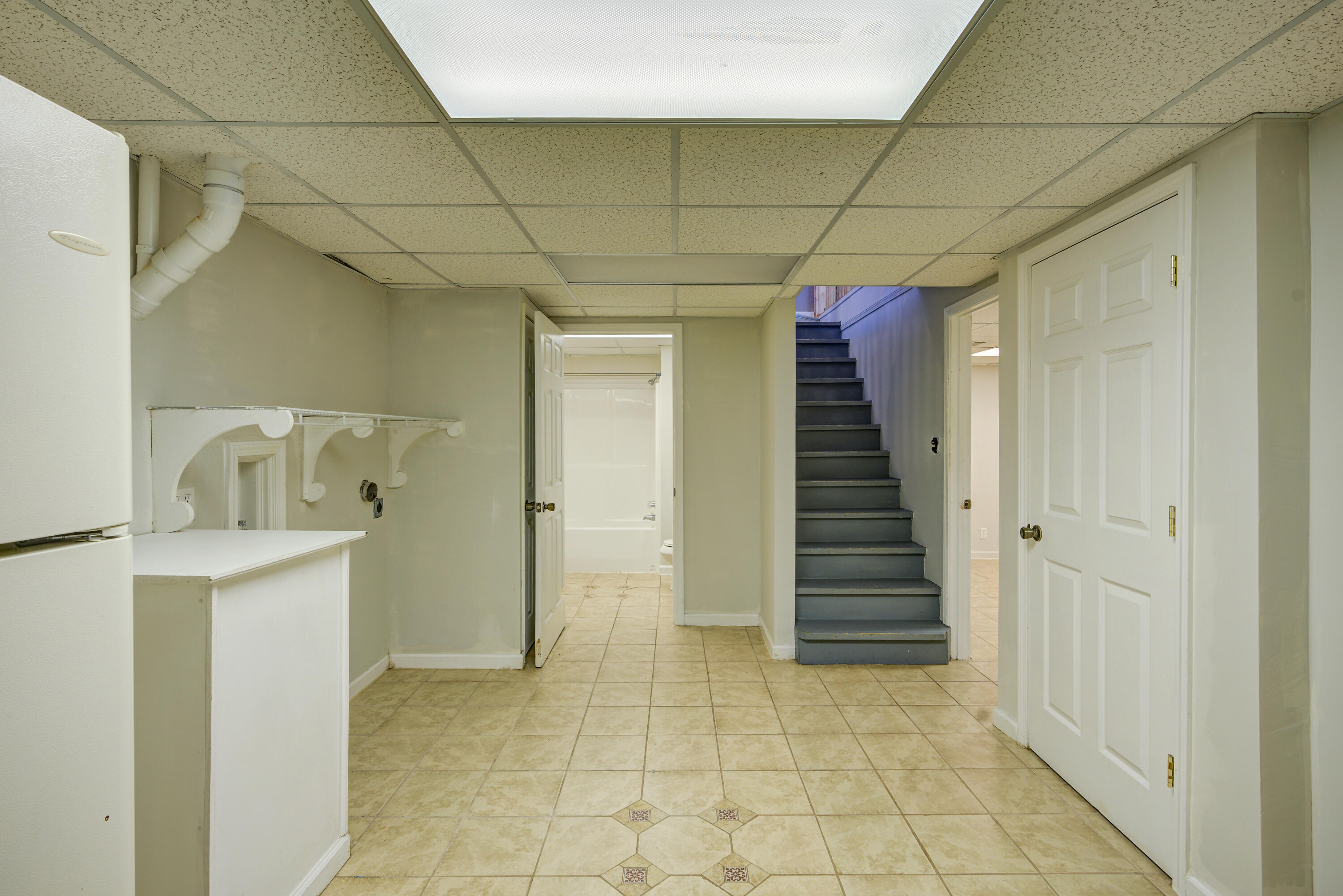 1500 Ben Gamble Road Jonesborough, TN 37659 - Photo 32 of 40 LARGE LAUNDRY ROOM/KITCHENETTE