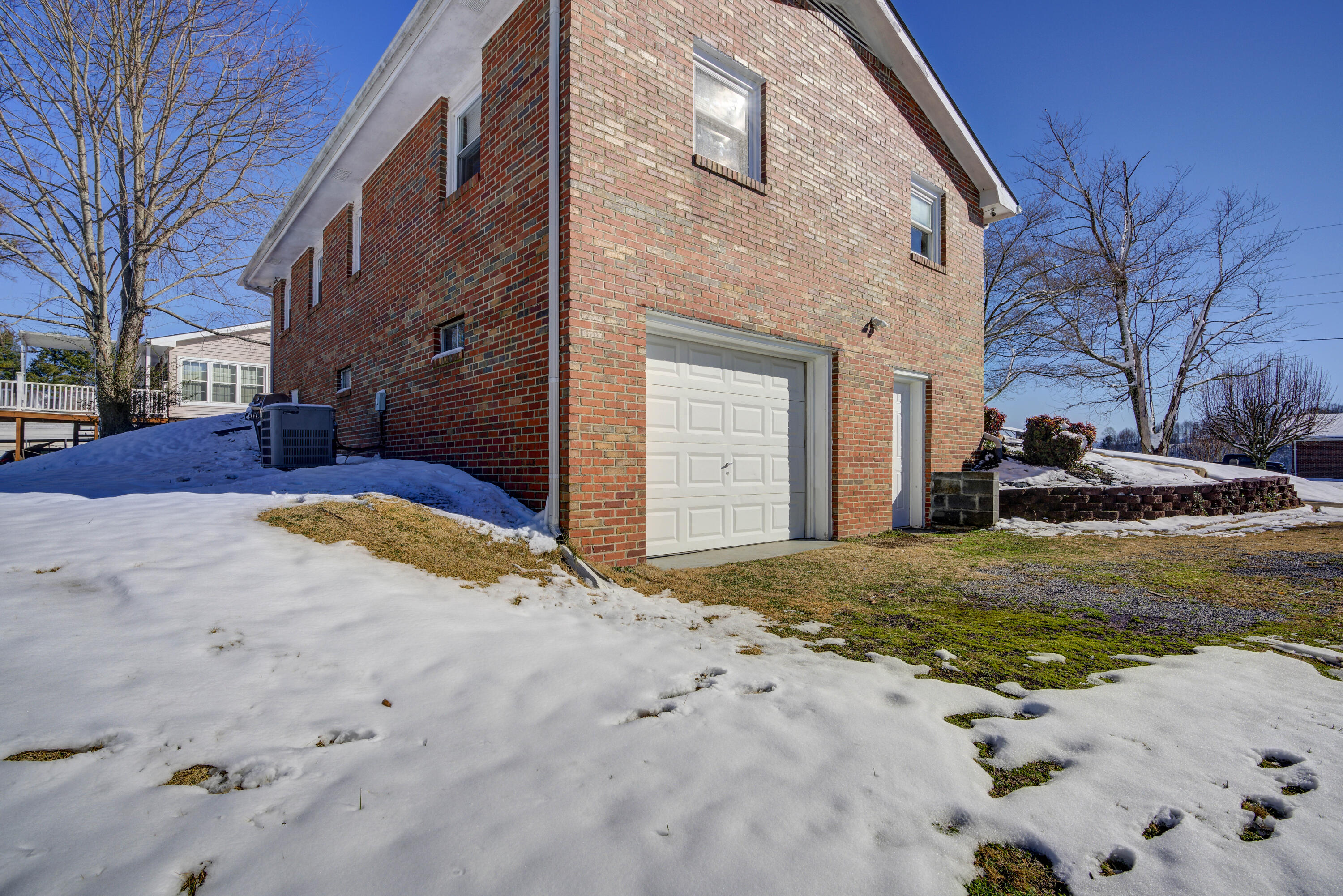 1500 Ben Gamble Road Jonesborough, TN 37659 - Photo 8 of 40 REAR/GARAGE