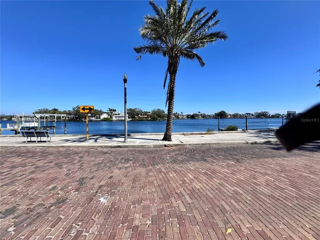 $789,000 | 136 26th Avenue Northeast, St. Petersburg, FL 33704