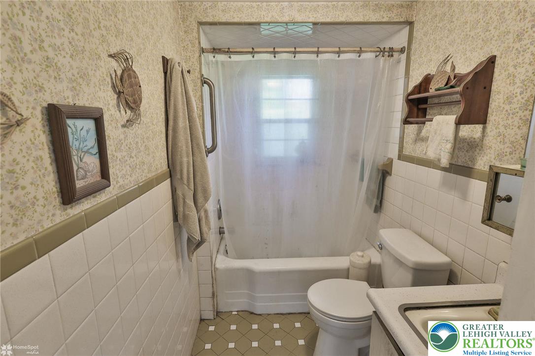 429 Monocacy Drive Bath, PA 18014 - Photo 18 of 61