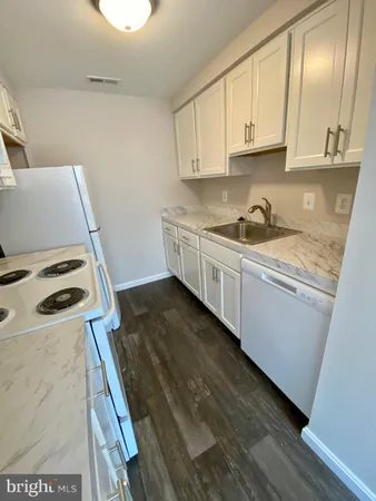 $235,000 | 544 Glen Court, Glen Burnie, MD 21061