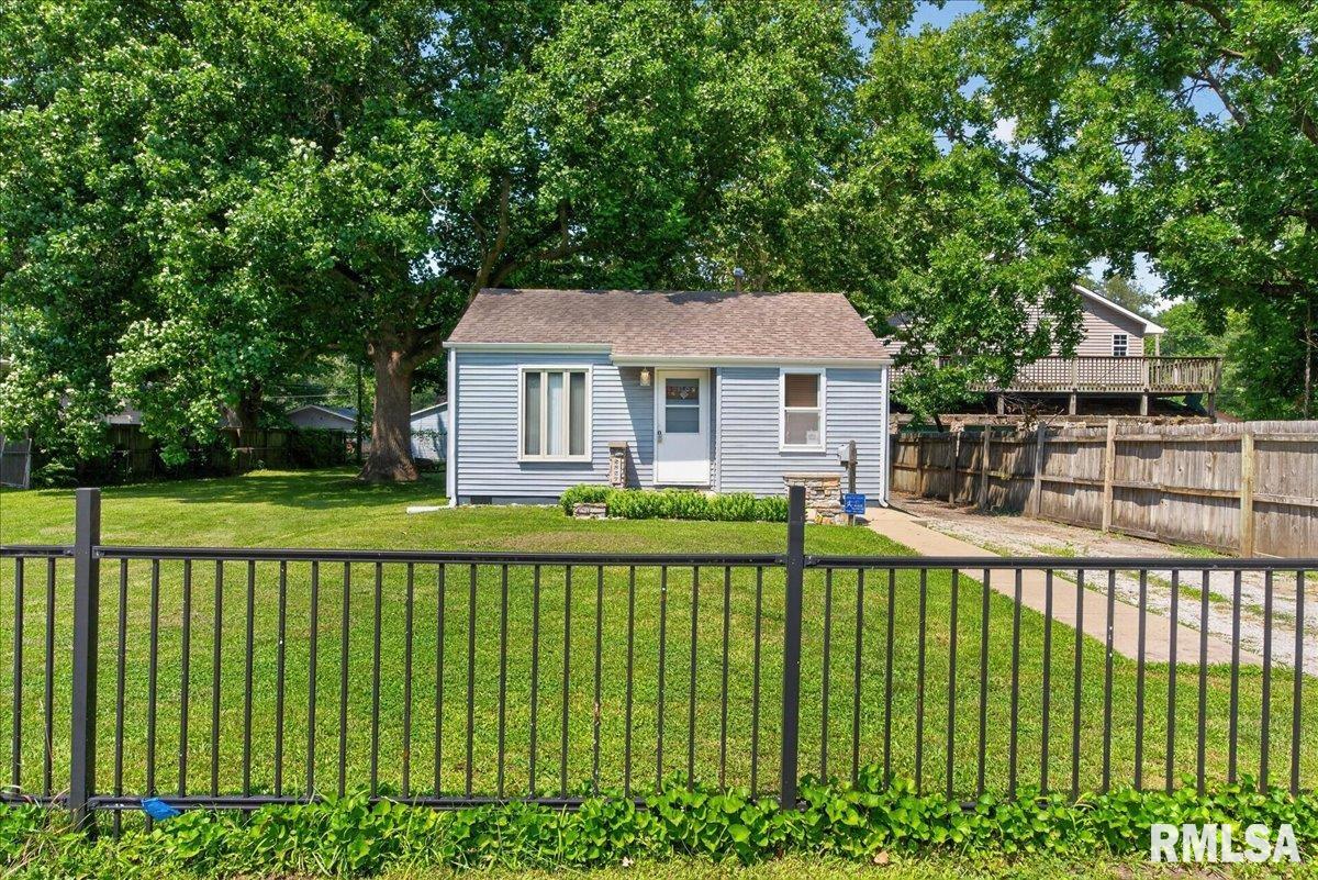 2827 South Walnut Street Springfield, IL 62704 - Photo 3 of 25
