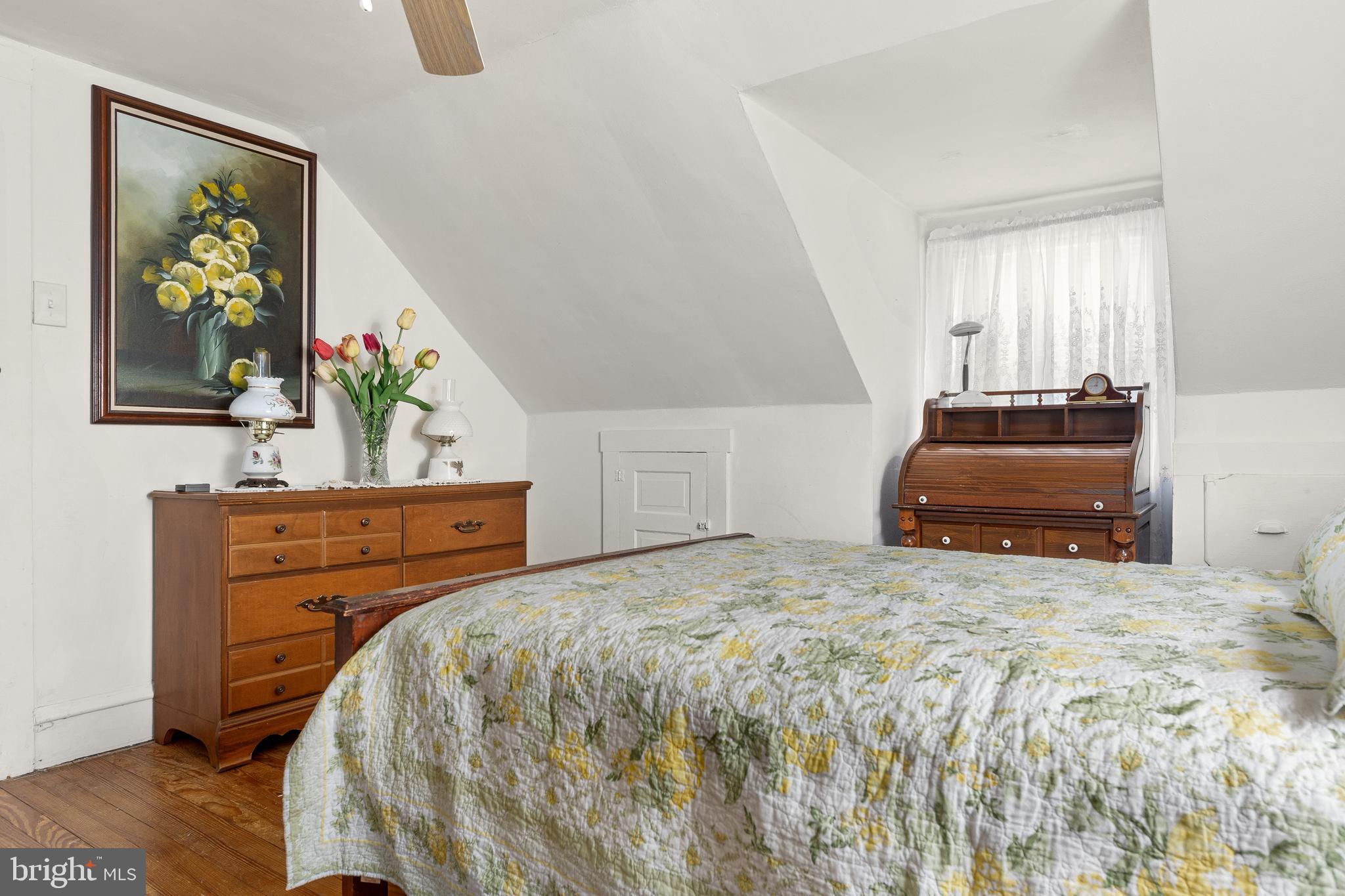 451 West Walnut Road Vineland, NJ 08360 - Photo 17 of 34 Upstairs Bedroom #2