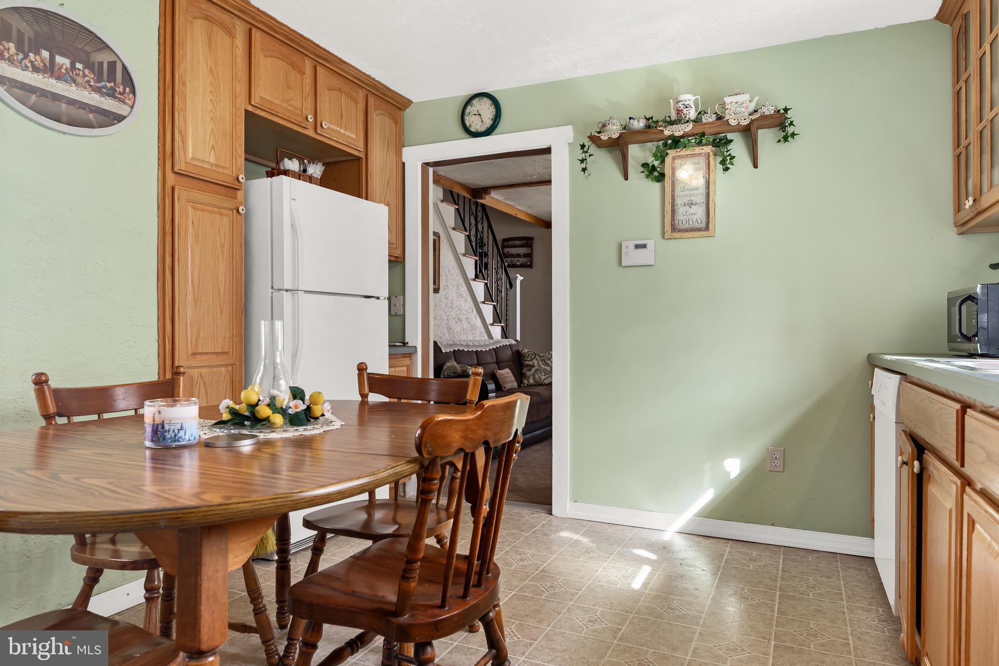 451 West Walnut Road Vineland, NJ 08360 - Photo 8 of 34 Spacious Eat in Kitchen